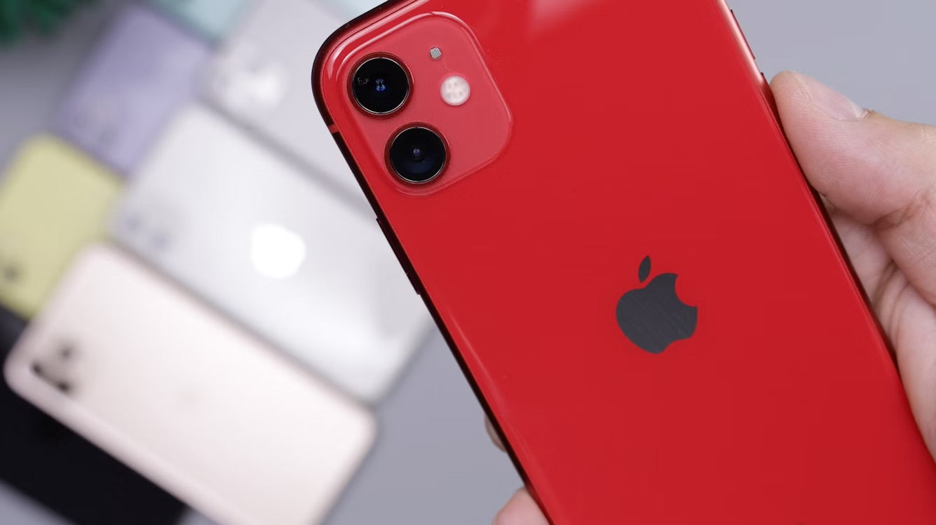 IPhone 11 - Quasi Neuf - 64 GB + Chargeur + Antichoc + Fourreau
