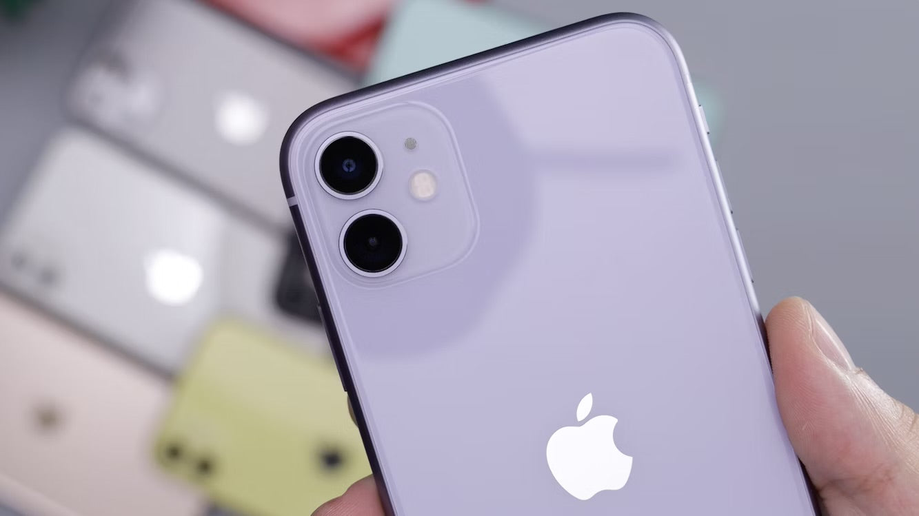 IPhone 11 - Quasi Neuf - 64 GB + Chargeur + Antichoc + Fourreau