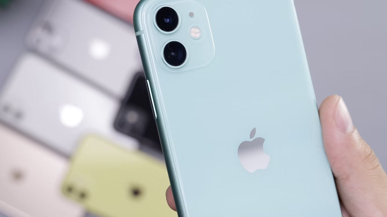 IPhone 11 - Quasi Neuf - 64 GB + Chargeur + Antichoc + Fourreau