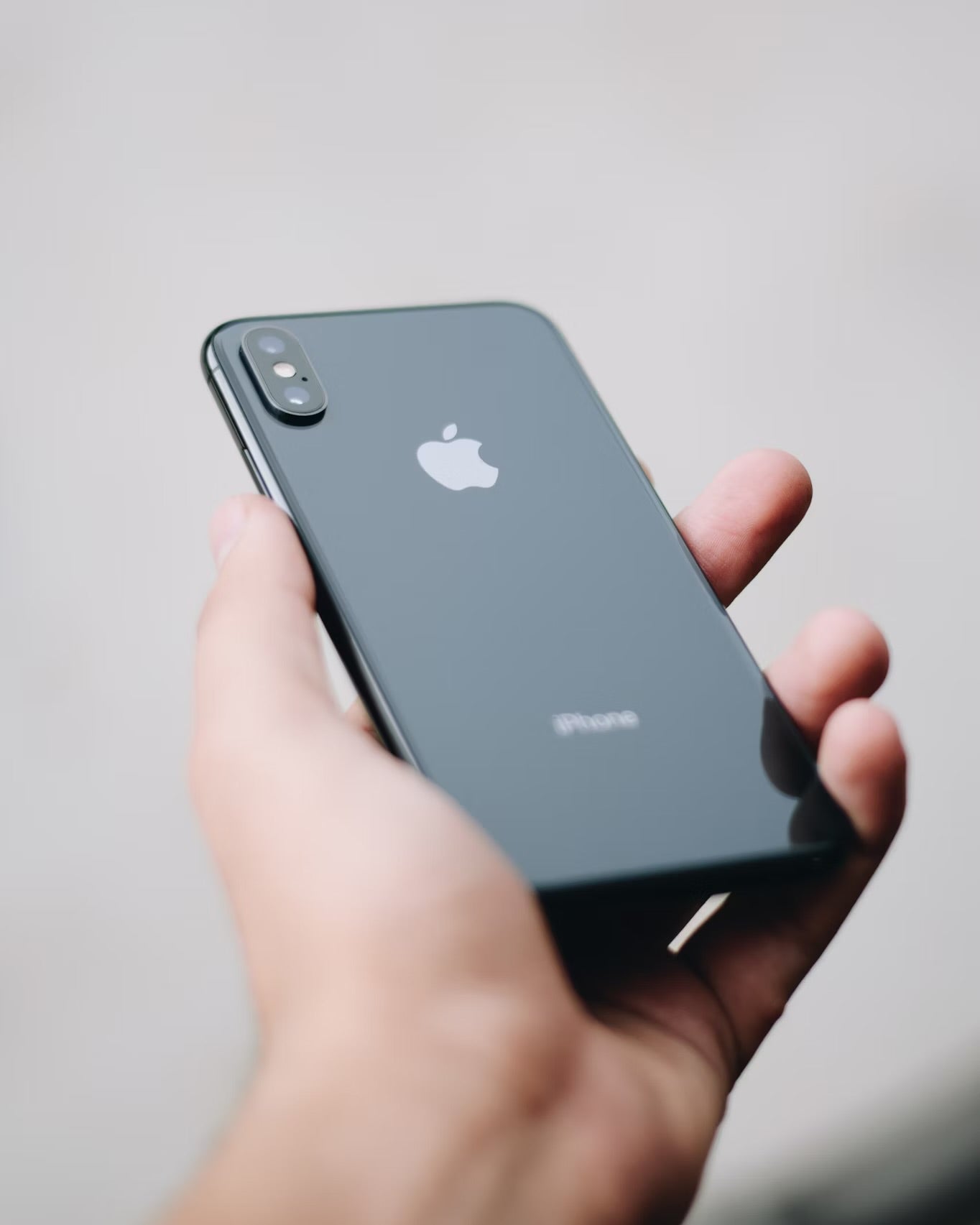 IPhone X - Quasi Neuf - 64 GB + Chargeur + Antichoc + Fourreau
