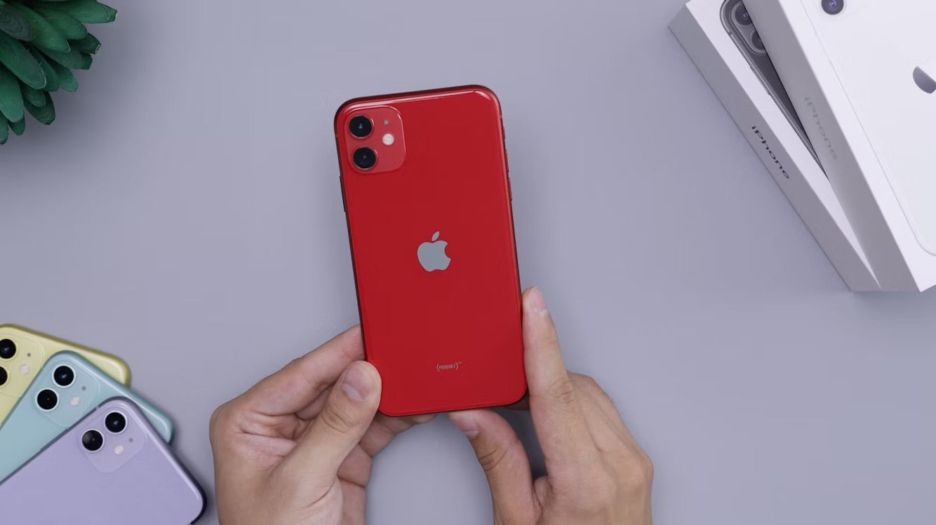 IPhone 11 - Quasi Neuf - 64 GB + Chargeur + Antichoc + Fourreau