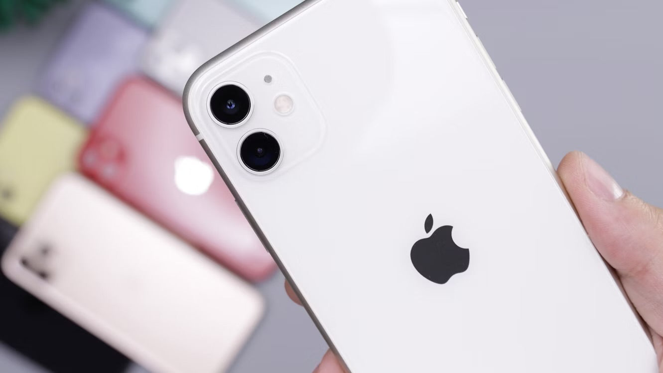 IPhone 11 - Quasi Neuf - 64 GB + Chargeur + Antichoc + Fourreau
