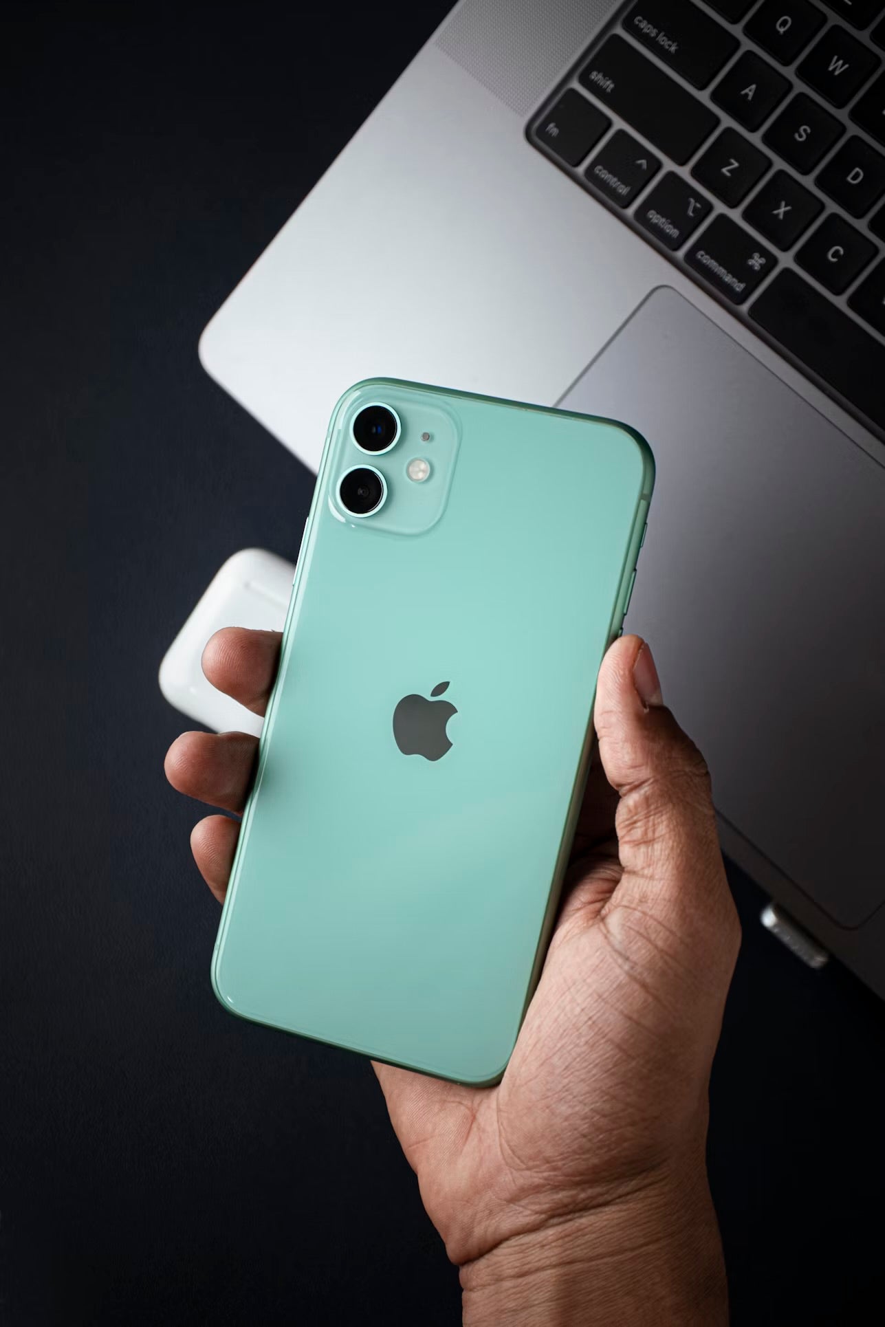 IPhone 11 - Quasi Neuf - 64 GB + Chargeur + Antichoc + Fourreau