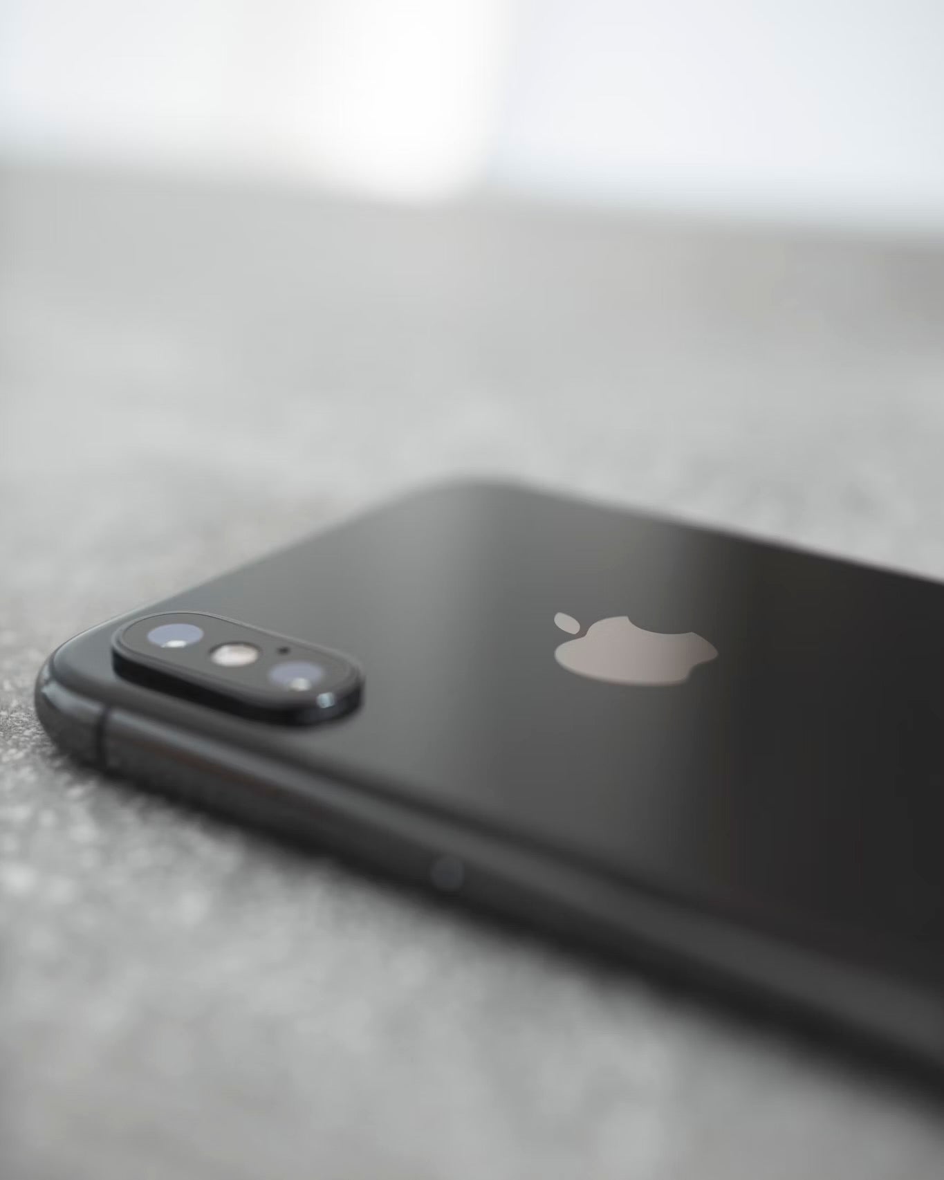 IPhone X - Quasi Neuf - 64 GB + Chargeur + Antichoc + Fourreau