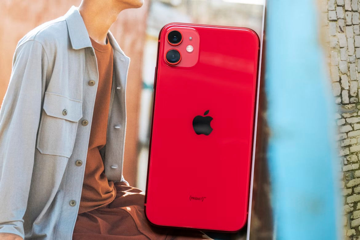 IPhone 11 - Quasi Neuf - 64 GB + Chargeur + Antichoc + Fourreau