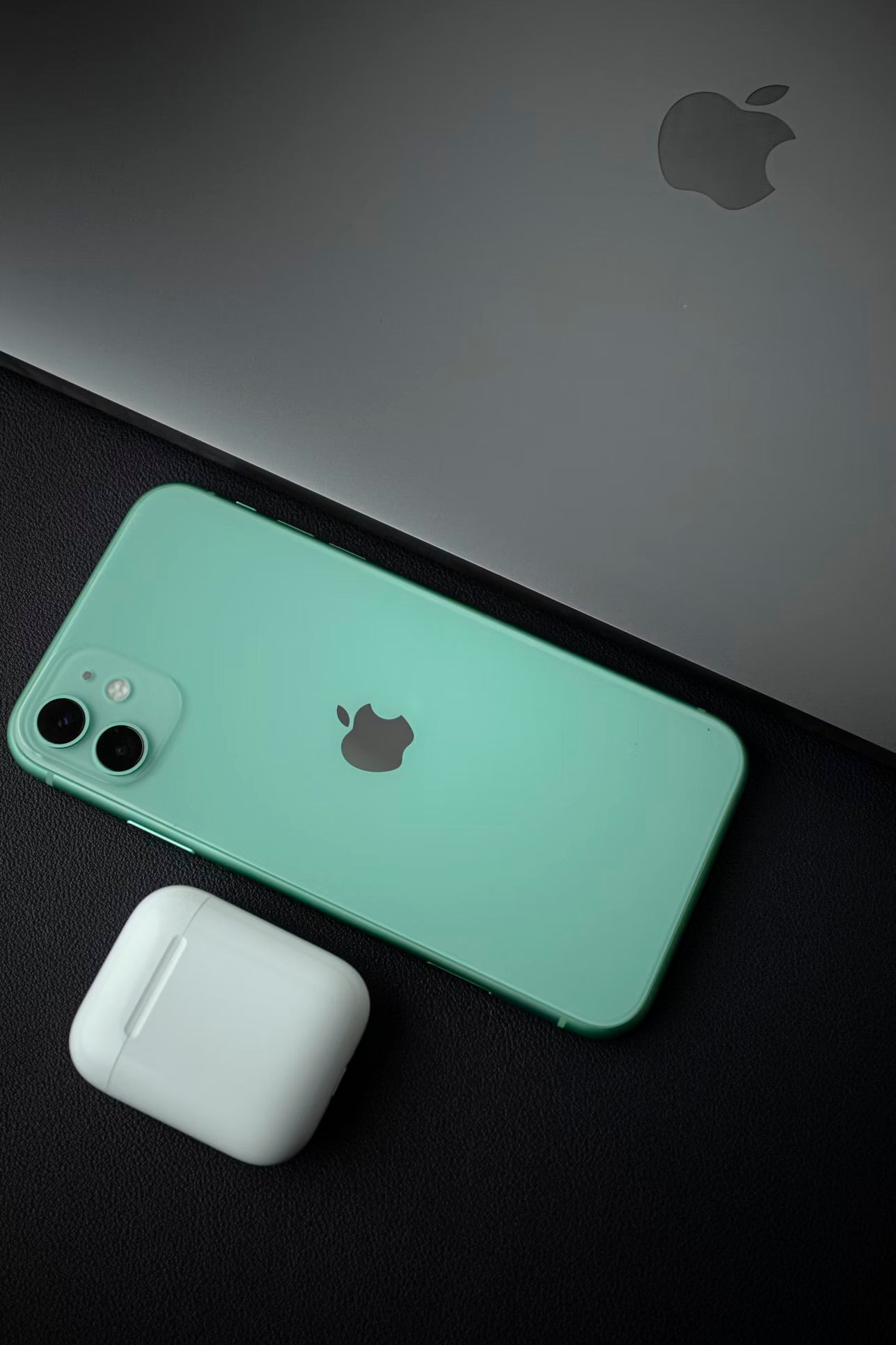 IPhone 11 - Quasi Neuf - 64 GB + Chargeur + Antichoc + Fourreau