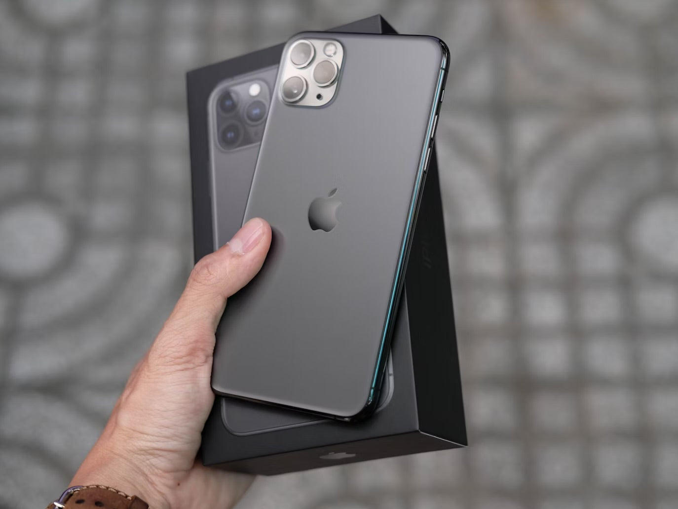 IPhone 11 Pro Quasi Neuf - 64 GB + Chargeur + Antichoc + Fourreau