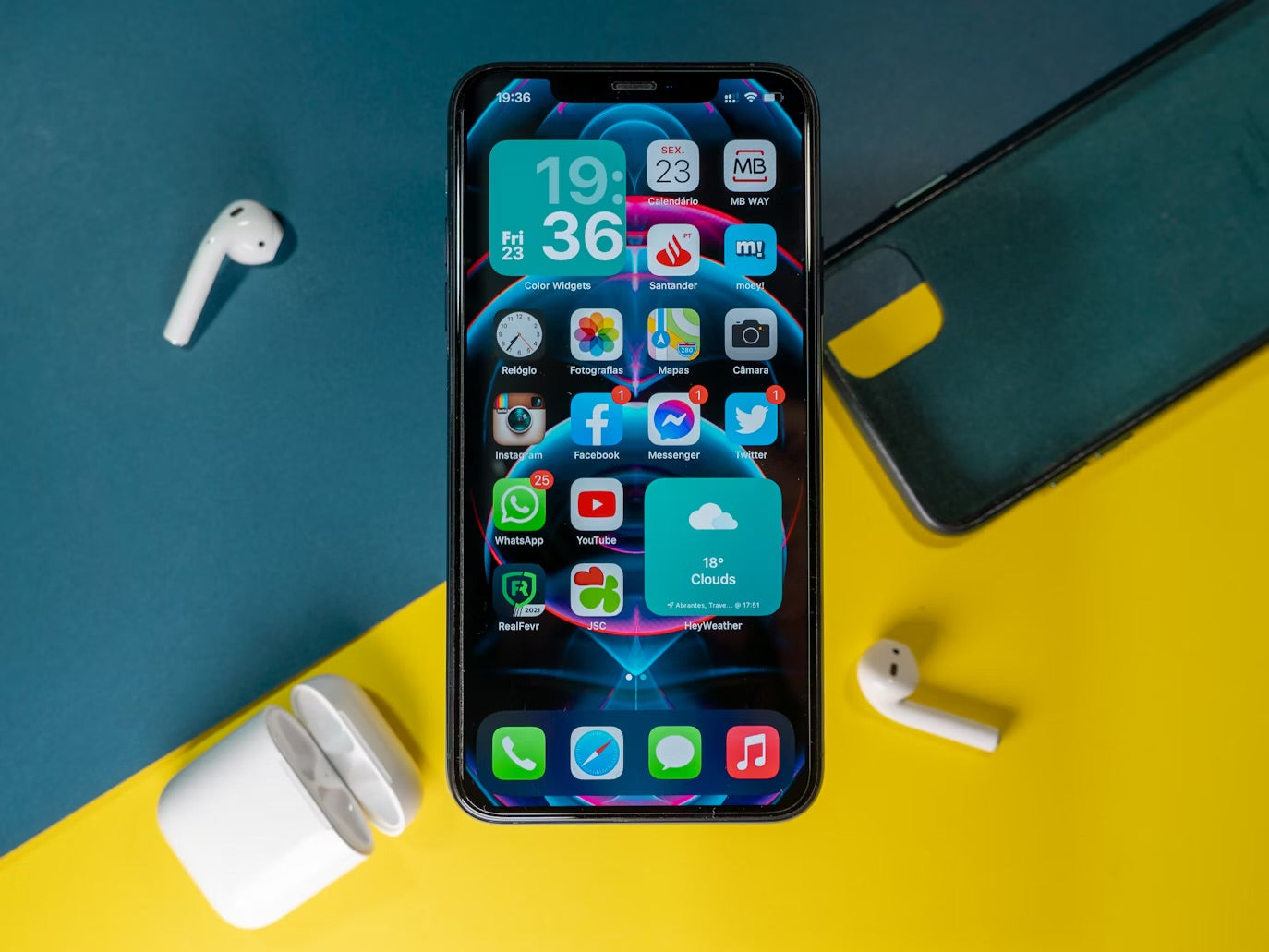 IPhone 11 Pro Quasi Neuf - 64 GB + Chargeur + Antichoc + Fourreau