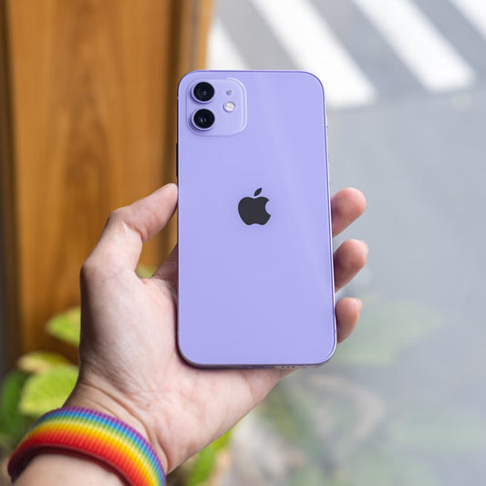 IPhone 12 - Quasi Neuf - 128 GB + Chargeur + Antichoc + Fourreau