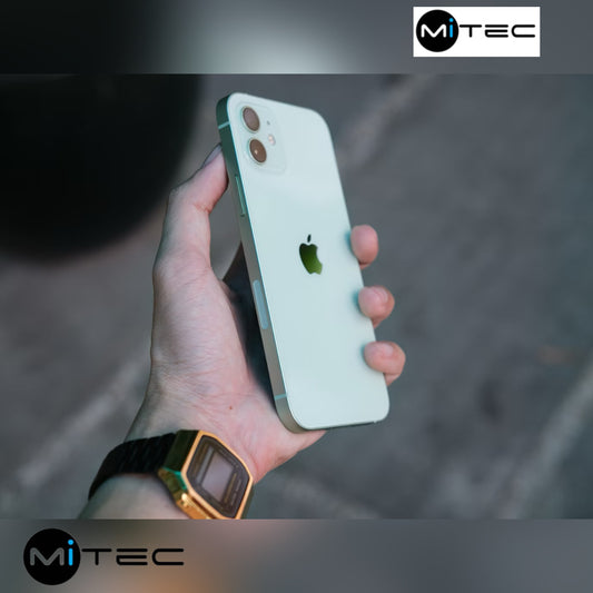 IPhone 12 - Quasi Neuf - 64 GB + Chargeur + Antichoc + Fourreau