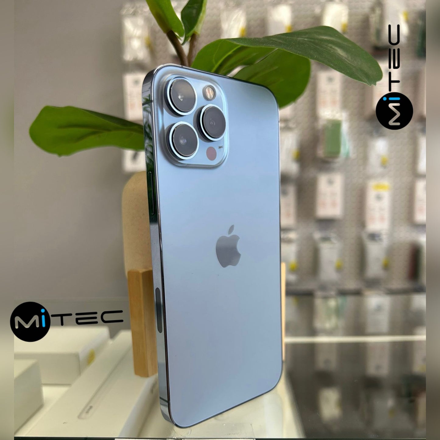 IPhone 13 Pro Max Quasi Neuf - 128 GB + Chargeur + Antichoc + Fourreau