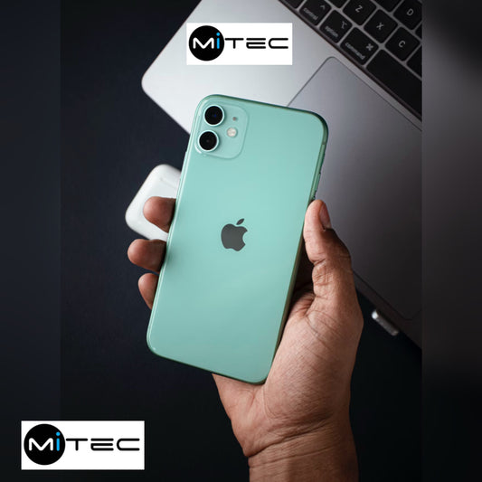 IPhone 11 - Quasi Neuf - 64 GB + Chargeur + Antichoc + Fourreau