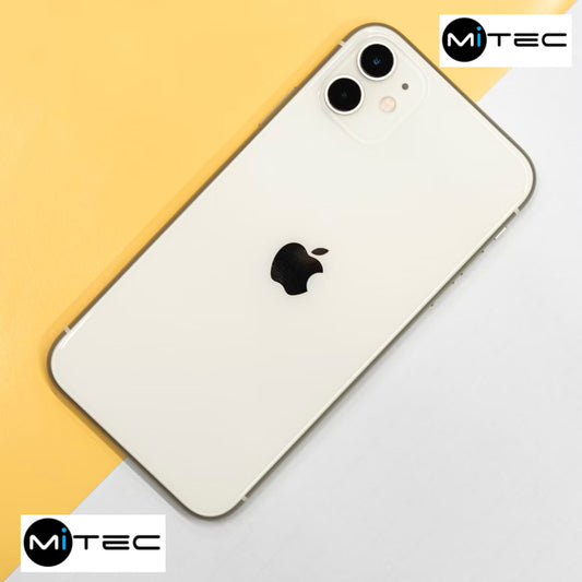 IPhone 11 - Quasi Neuf - 128 GB + Chargeur + Antichoc + Fourreau