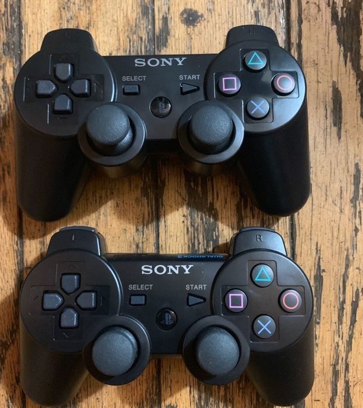 Sony PlayStation 2 Quasi Neuf – Deux Manettes –  Avec  20 Jeux installés + Câbles