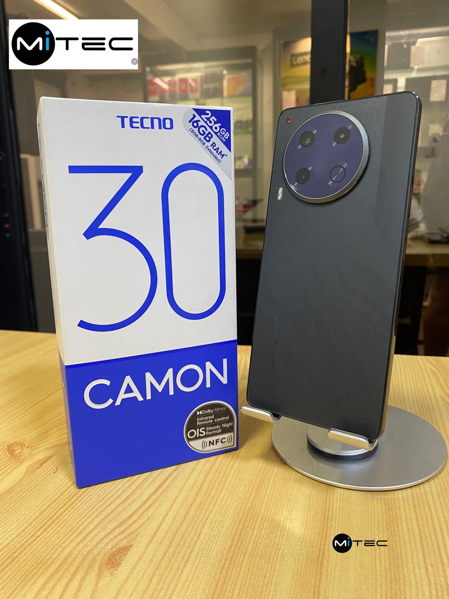 Tecno Camon 30  - 16 GB - 256 GB - Super Amoled - 50Mpx