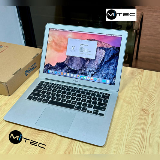 Macbook Air Core i5 - 128 GB Ssd - 13'3 Pouces - Clavier Rétro éclairé - Sac + Souris +Clé USB Offert